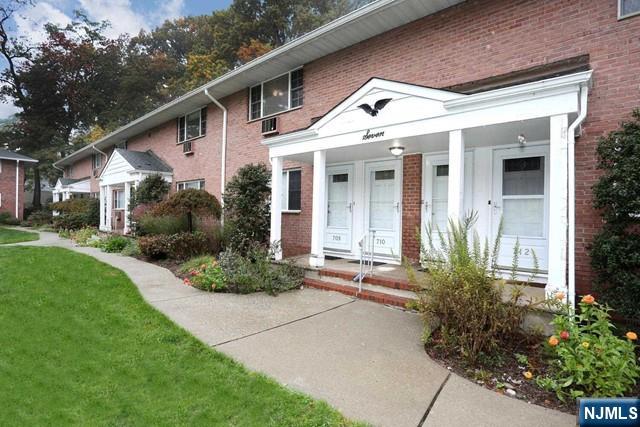 710 Washington Drive 710 - Photo 2