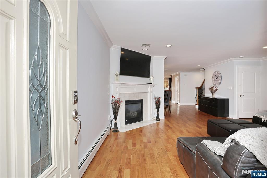 310 6th St #A, Fairview, NJ 07022