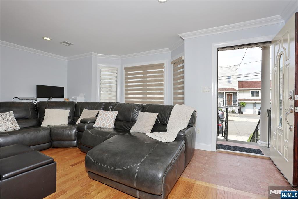 310 6th St #A, Fairview, NJ 07022