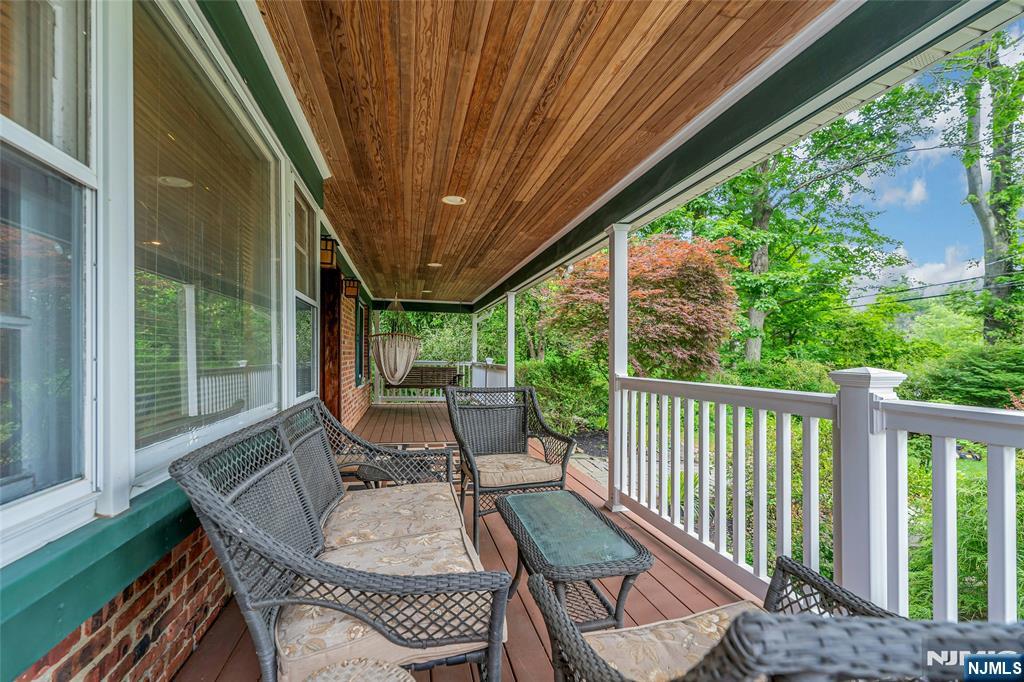 72 Mountain Avenue - Photo 3