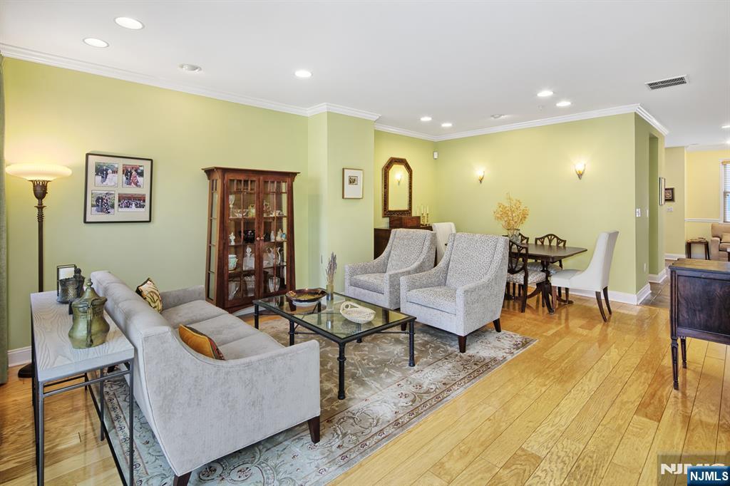 377 Kingston Court - Photo 3