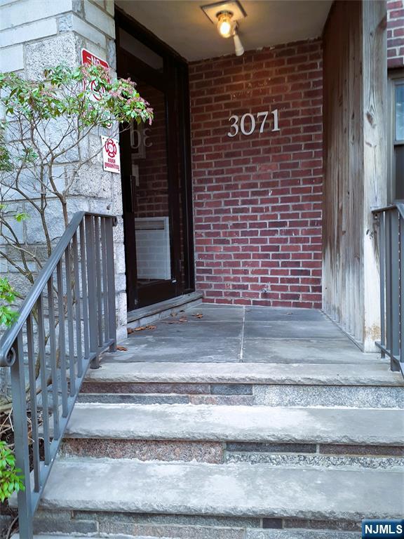 3071 Edwin Avenue 5G - Photo 2