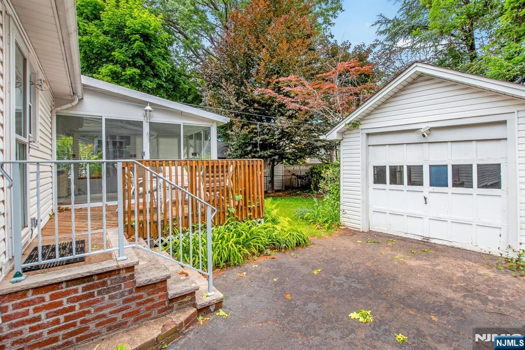 489 Maple Ave, Teaneck, NJ 07666