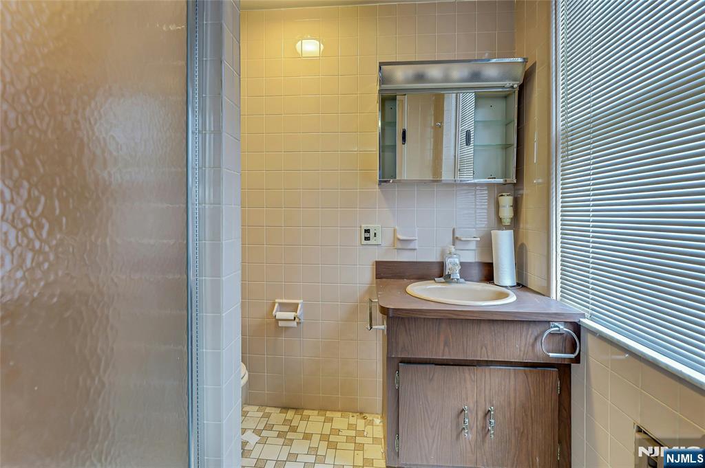 16 Mountain Avenue — photo 12