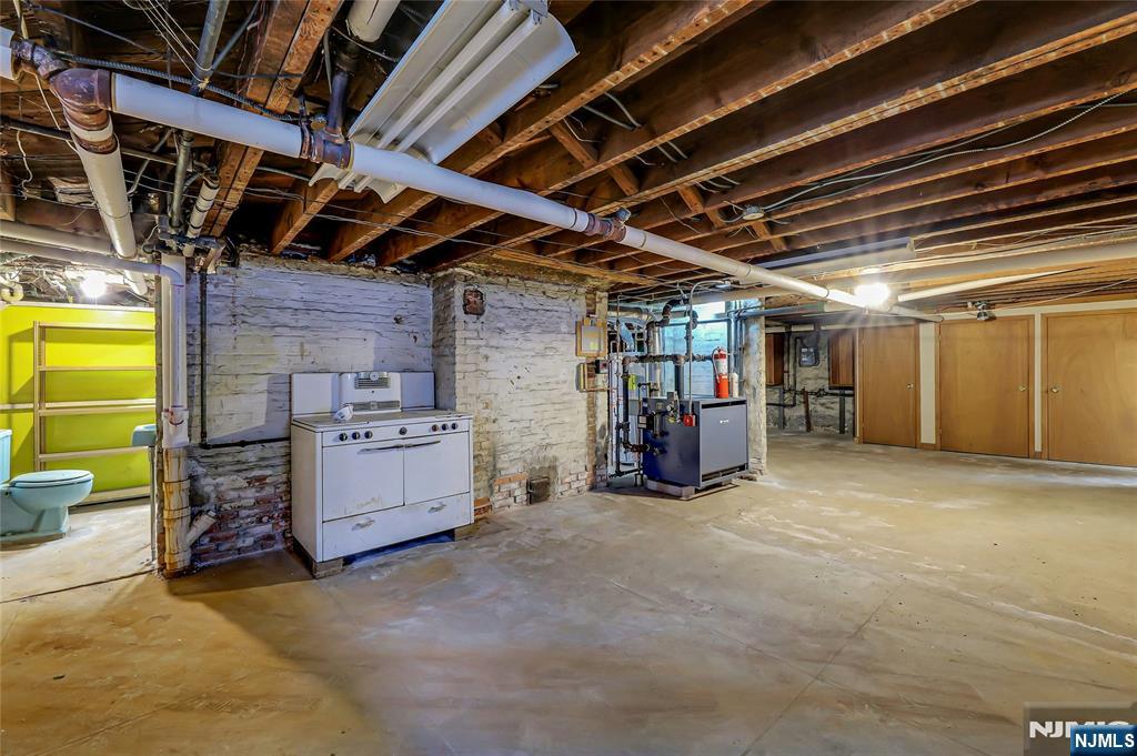 16 Mountain Avenue — photo 41