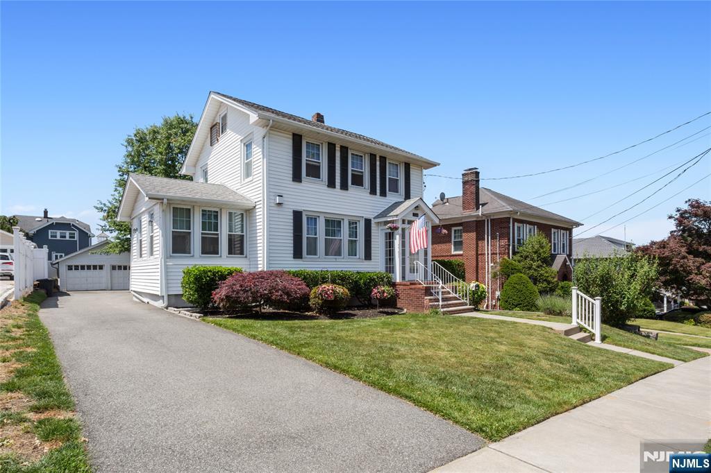 256 Raymond St, Hasbrouck Heights, NJ 07604