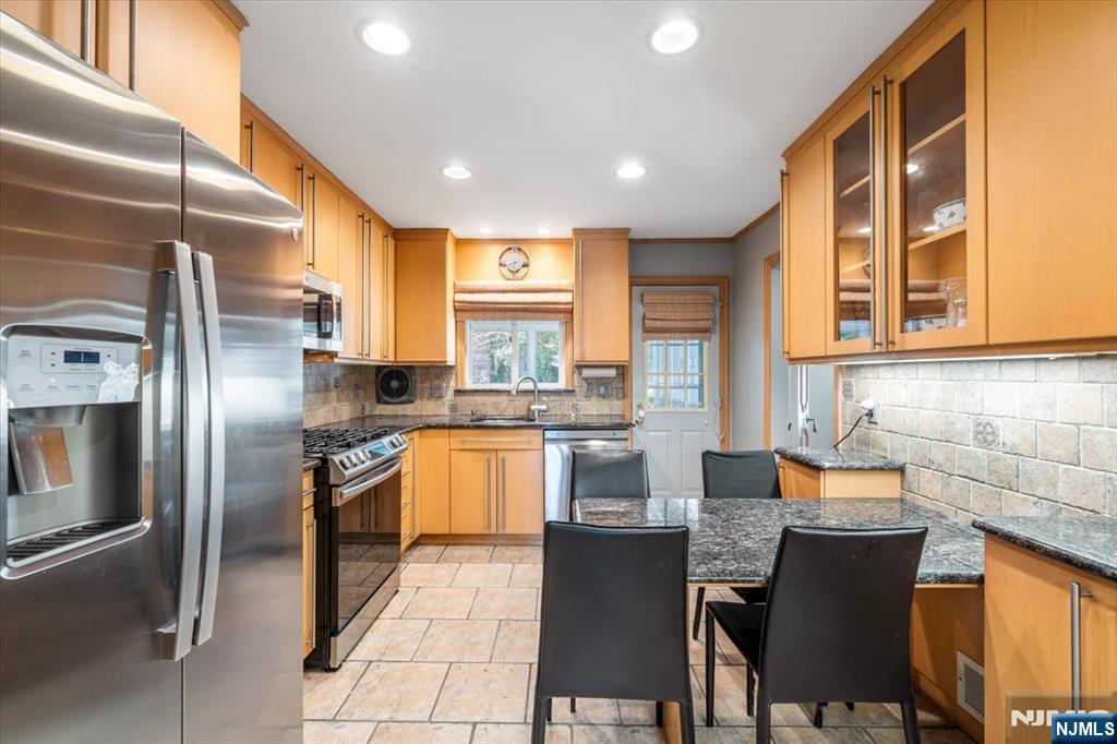 250 Briarcliffe Road — photo 9