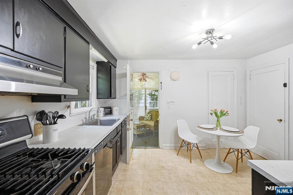212 Grove Avenue - Photo 5