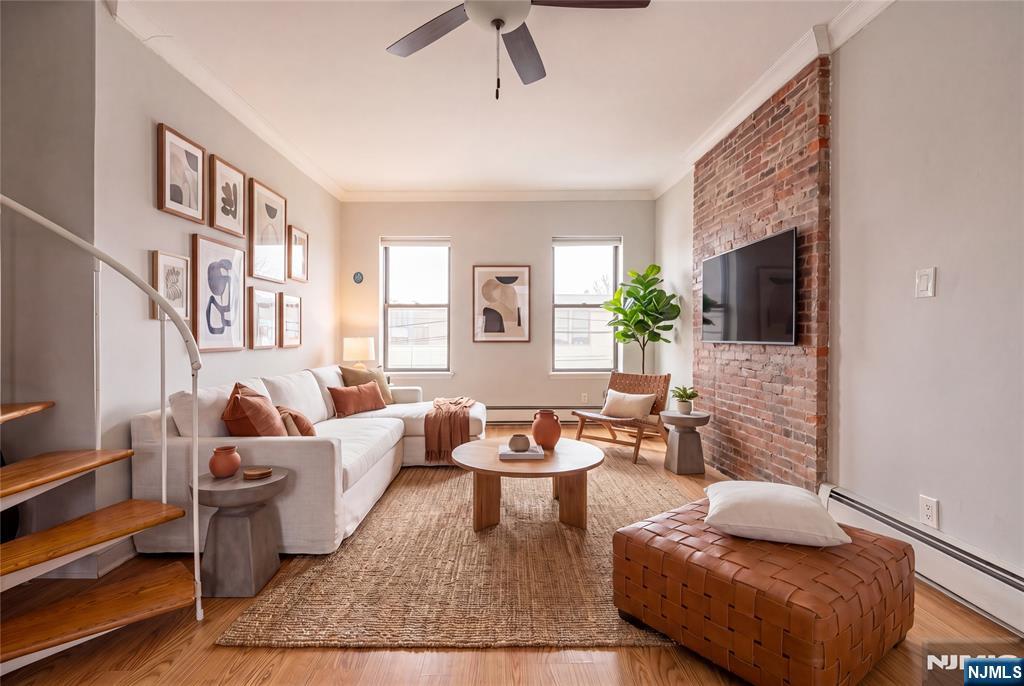 133 Grand Street 401 - Photo 2