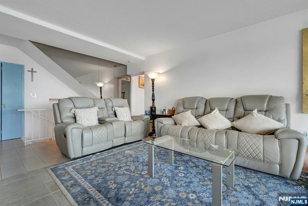 4 Horizon #805, Fort Lee, NJ 07024