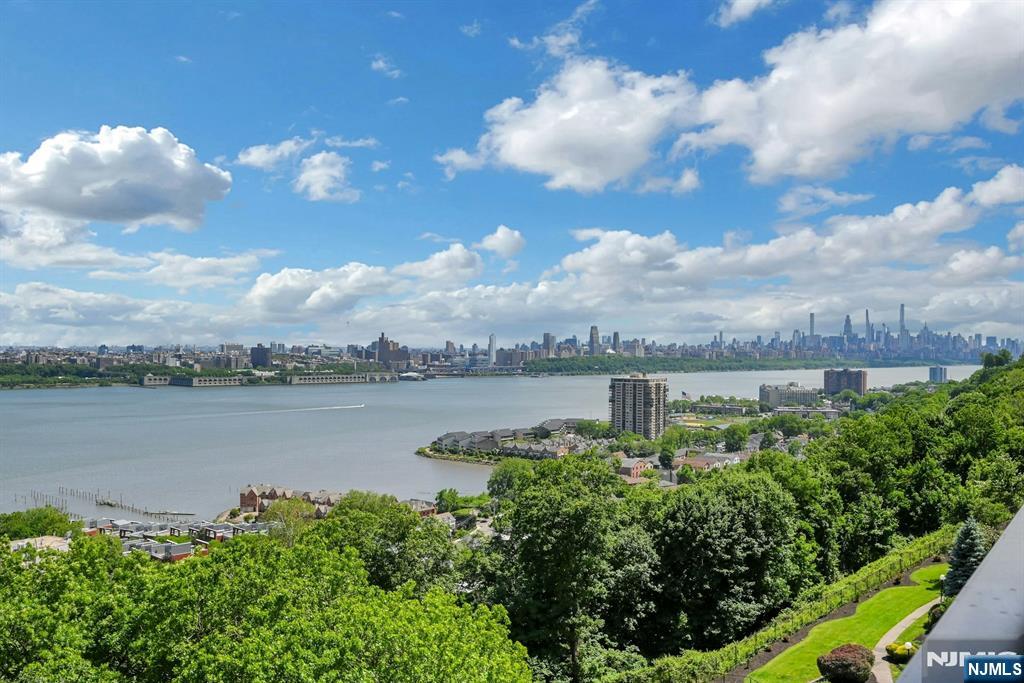 4 Horizon #805, Fort Lee, NJ 07024