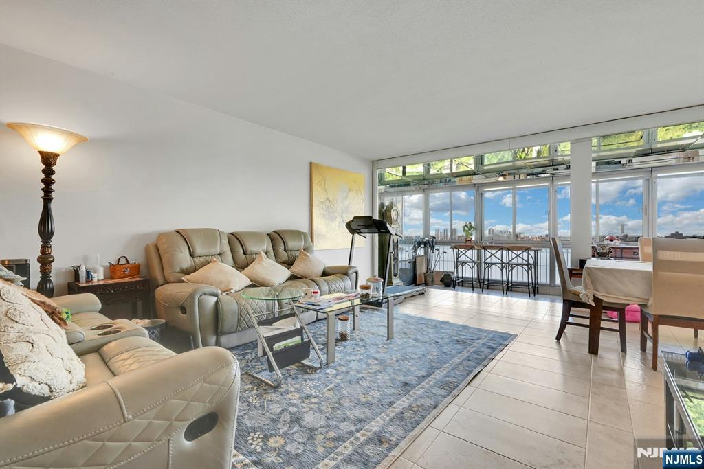 4 Horizon #805, Fort Lee, NJ 07024