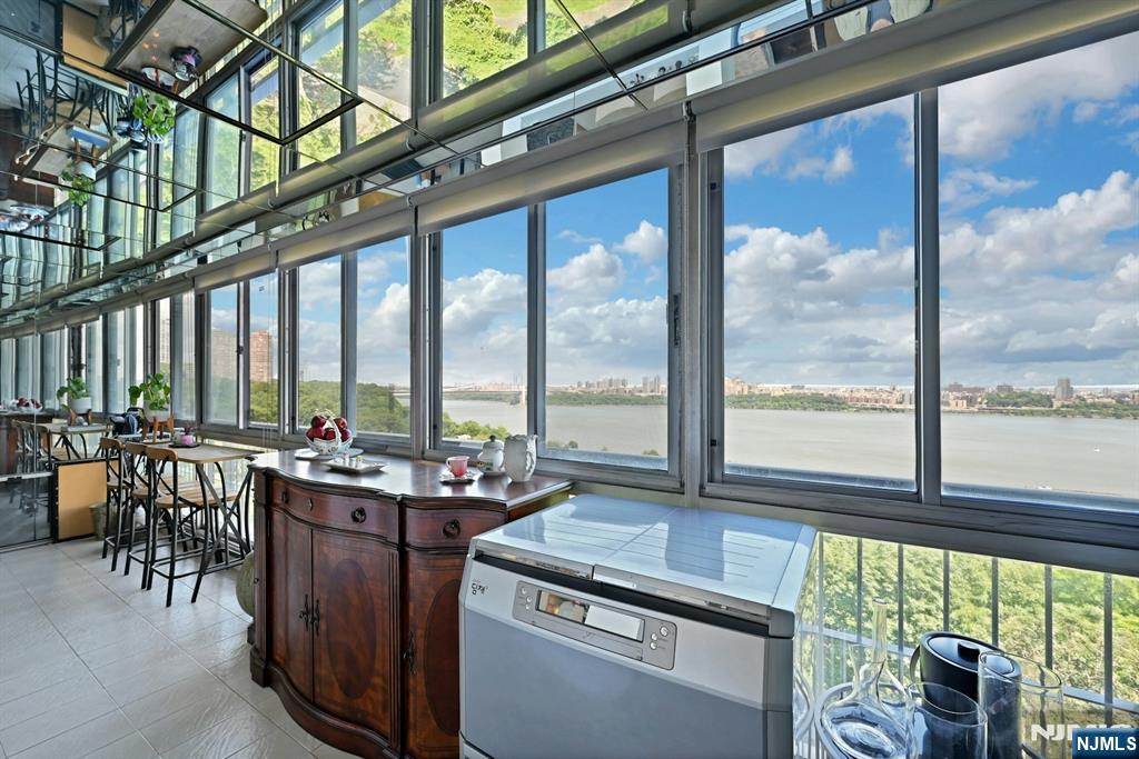 Photo 4 of House for sale at 4 Horizon #805, Fort Lee, NJ 07024 | MLS# 26021125 | Listing updated on 2026-09-17