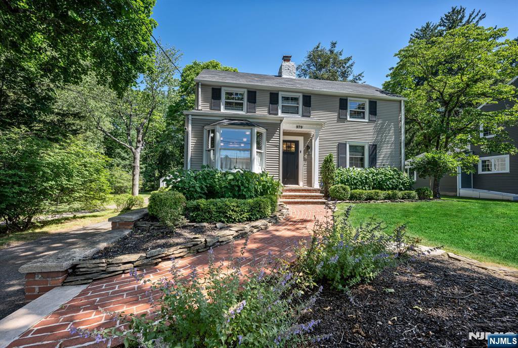 979 Salem Lane - Photo 1