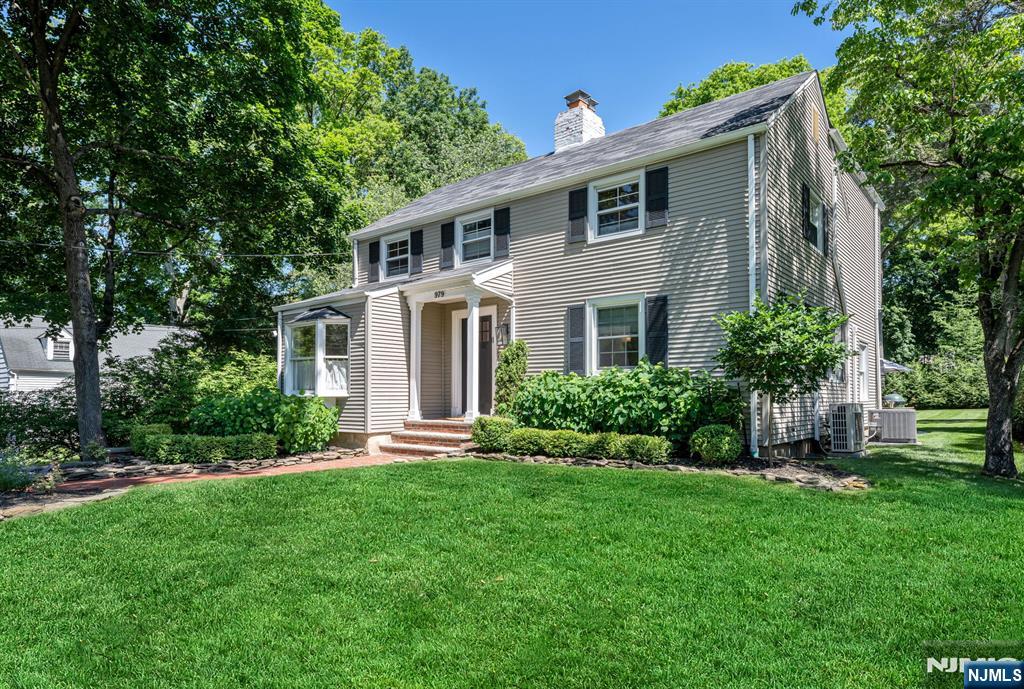 979 Salem Lane - Photo 2