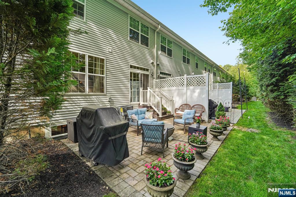 24 Pineview Drive - Photo 4
