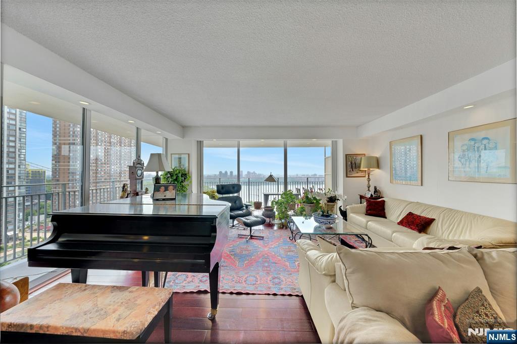 1530 Palisade Avenue #10F — photo 8