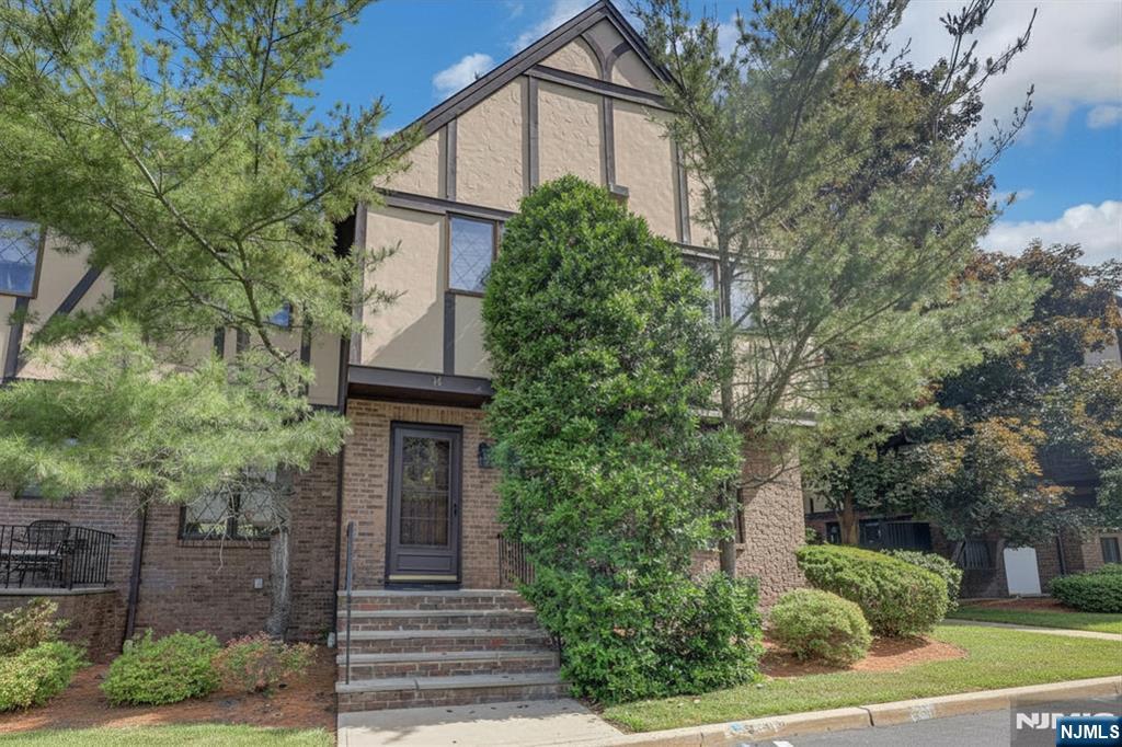 14 Chelsea Ct, Ramsey, NJ 07446