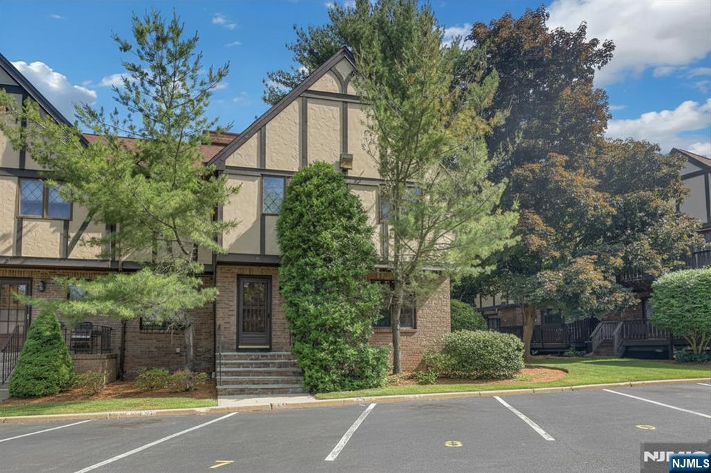14 Chelsea Ct, Ramsey, NJ 07446