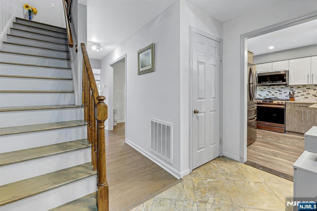 14 Chelsea Ct, Ramsey, NJ 07446