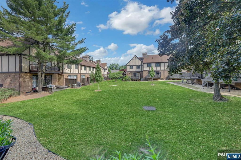 14 Chelsea Ct, Ramsey, NJ 07446