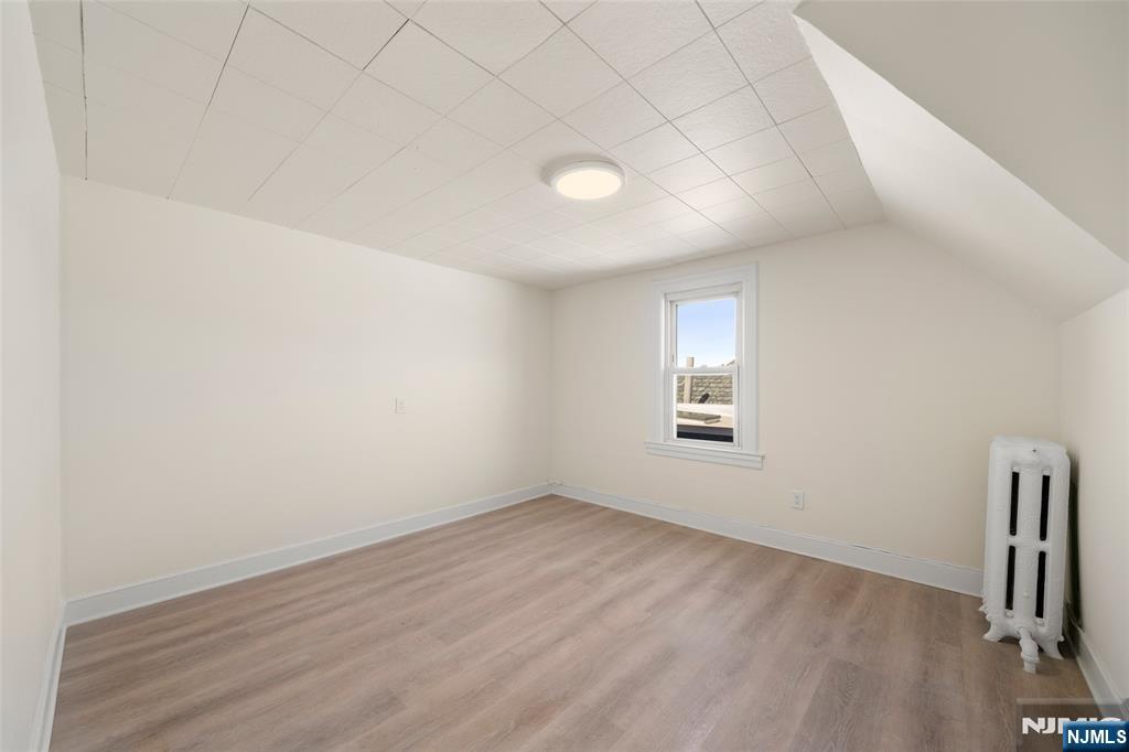8 Cooper Place 3rd Fl - Photo 2