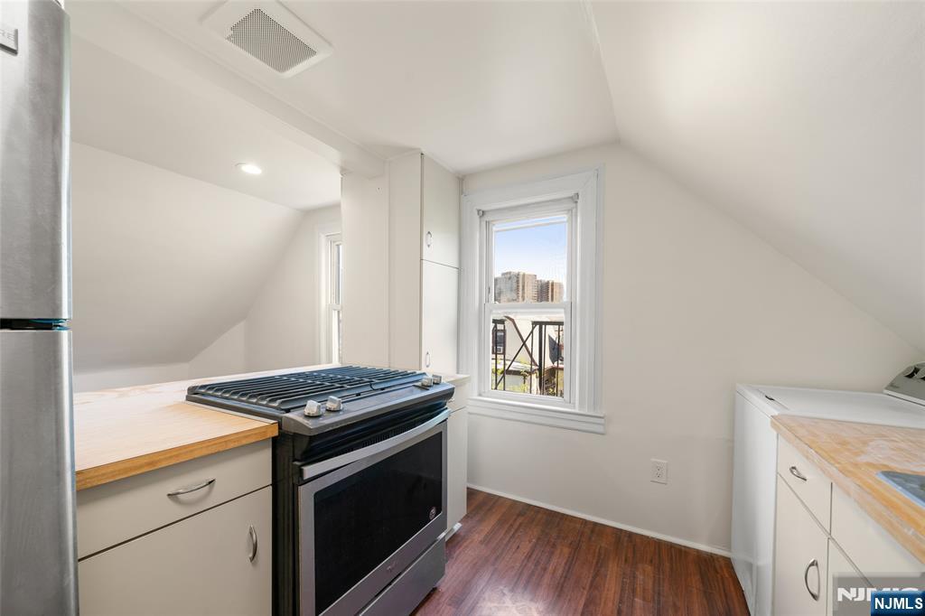 8 Cooper Place 3rd Fl - Photo 5