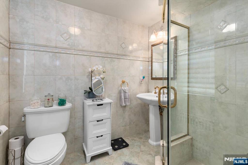 84 Raymond Avenue — photo 24