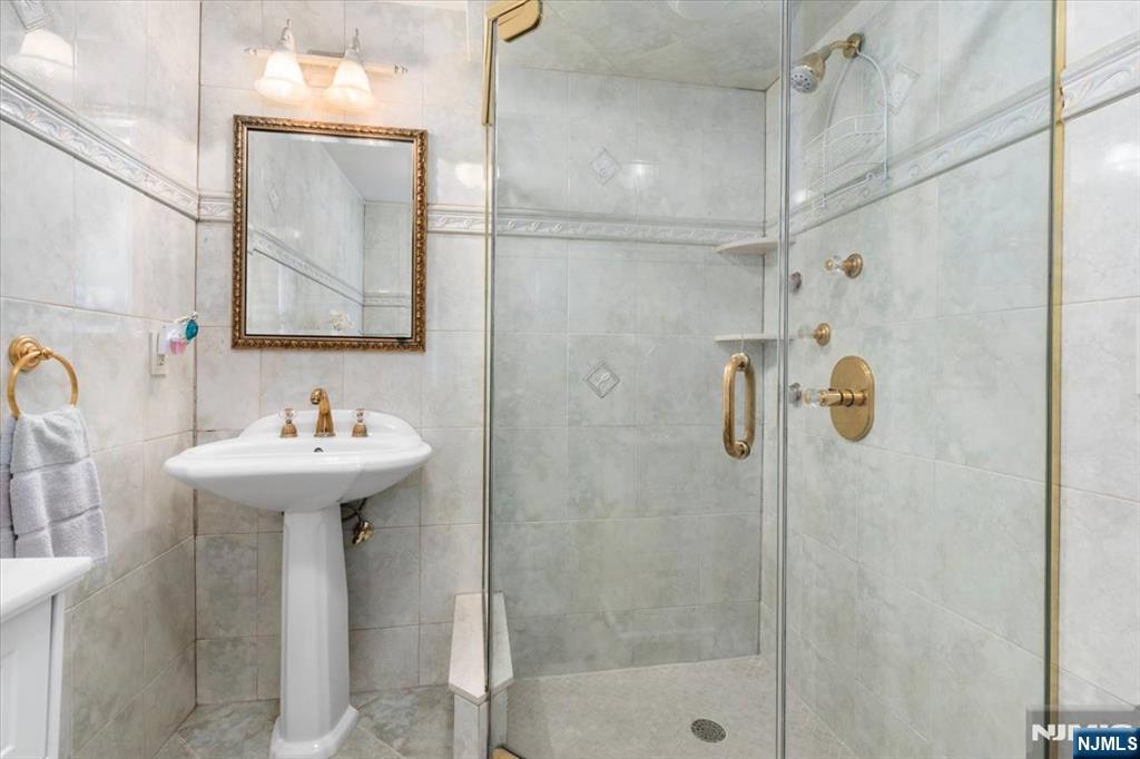 84 Raymond Avenue — photo 25