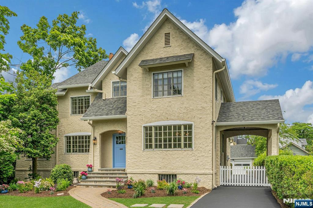 9 Parkway - Photo 1