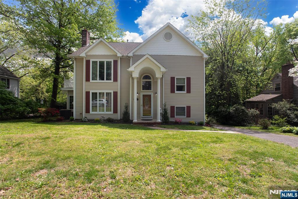 820 E Broad Street - Photo 1