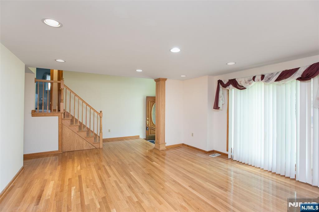 820 E Broad Street - Photo 3