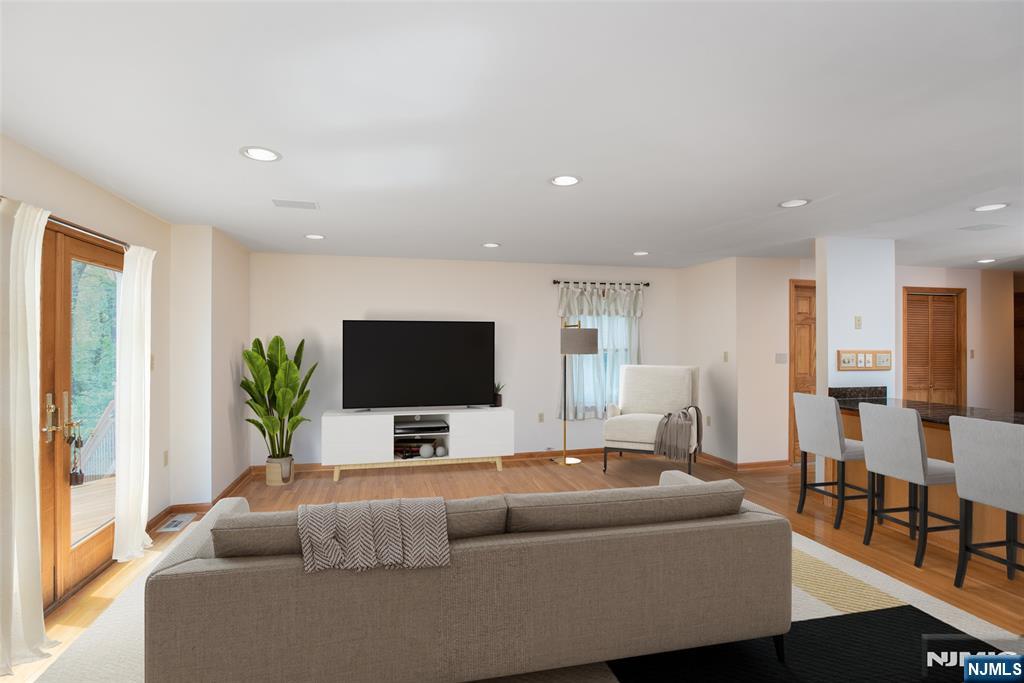 820 Broad Street — photo 7
