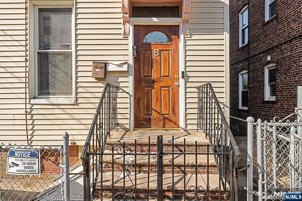 8 Manhattan Avenue - Photo 4