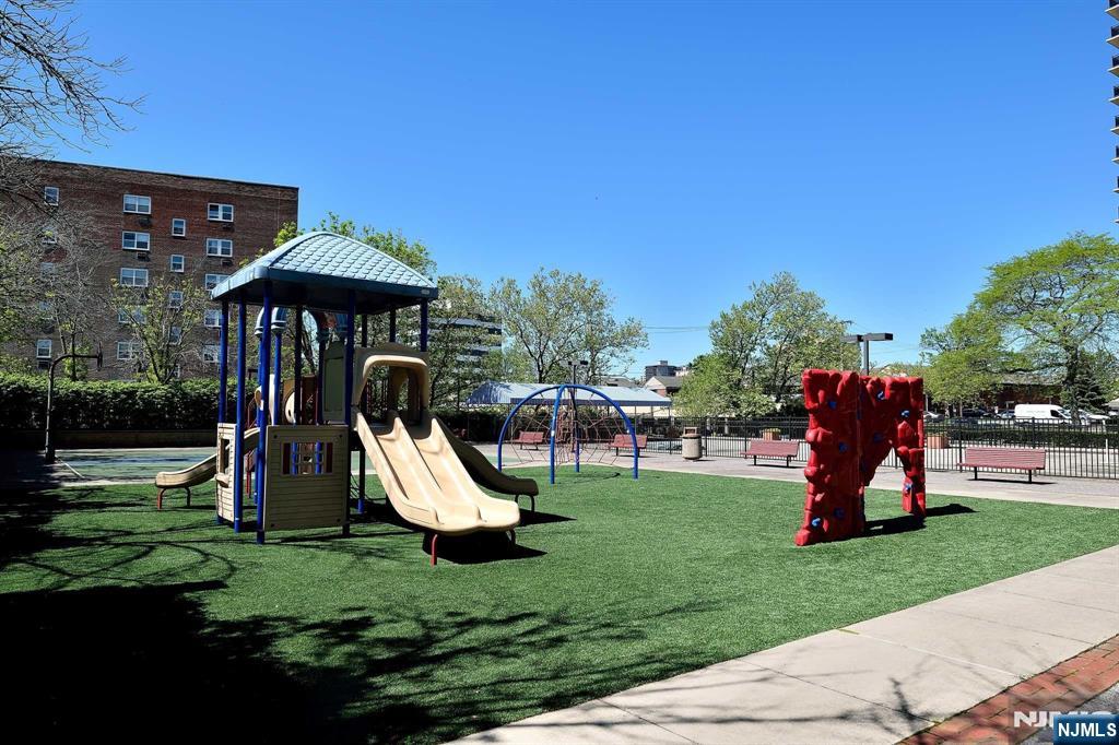 2200 N Central Rd #5-W, Fort Lee, NJ 07024