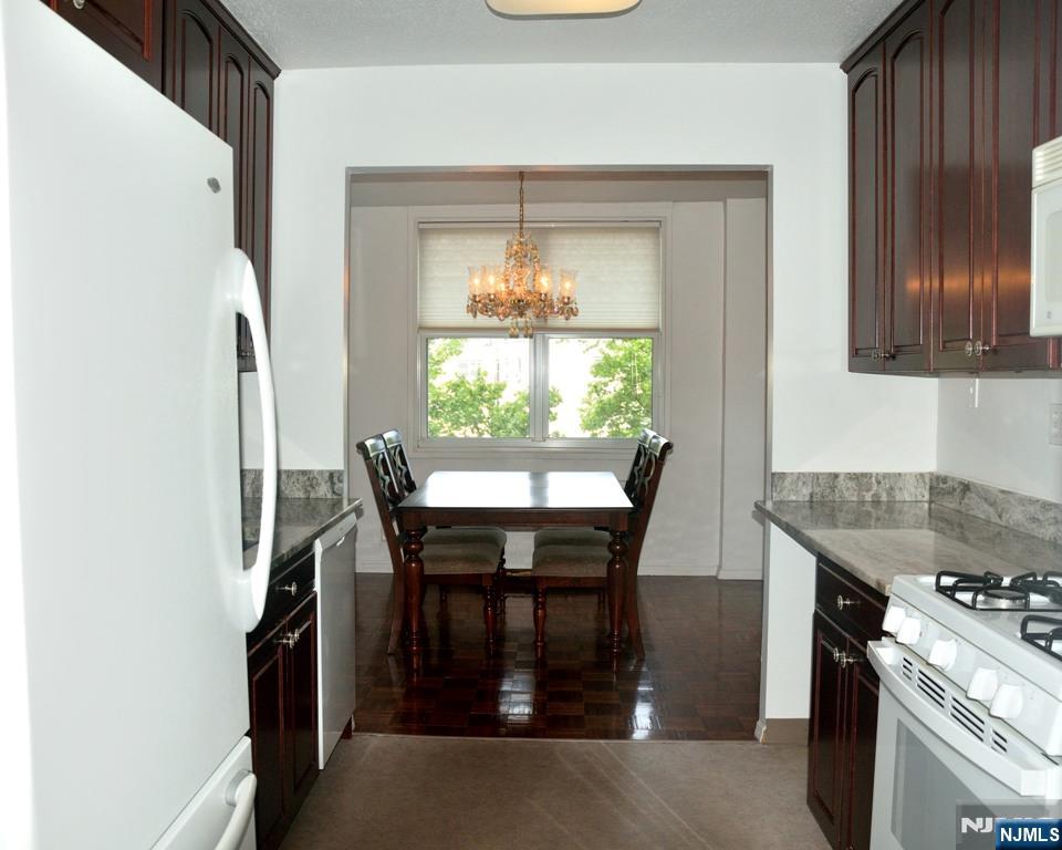 2200 N Central Rd #5-W, Fort Lee, NJ 07024