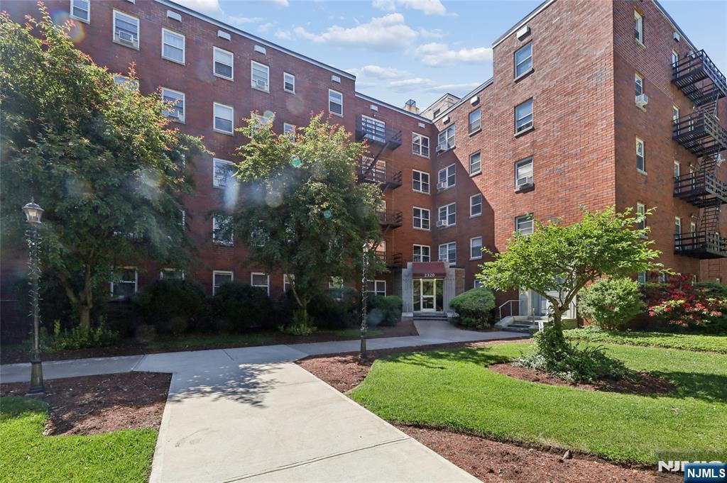 2320 Linwood Avenue 1F - Photo 2