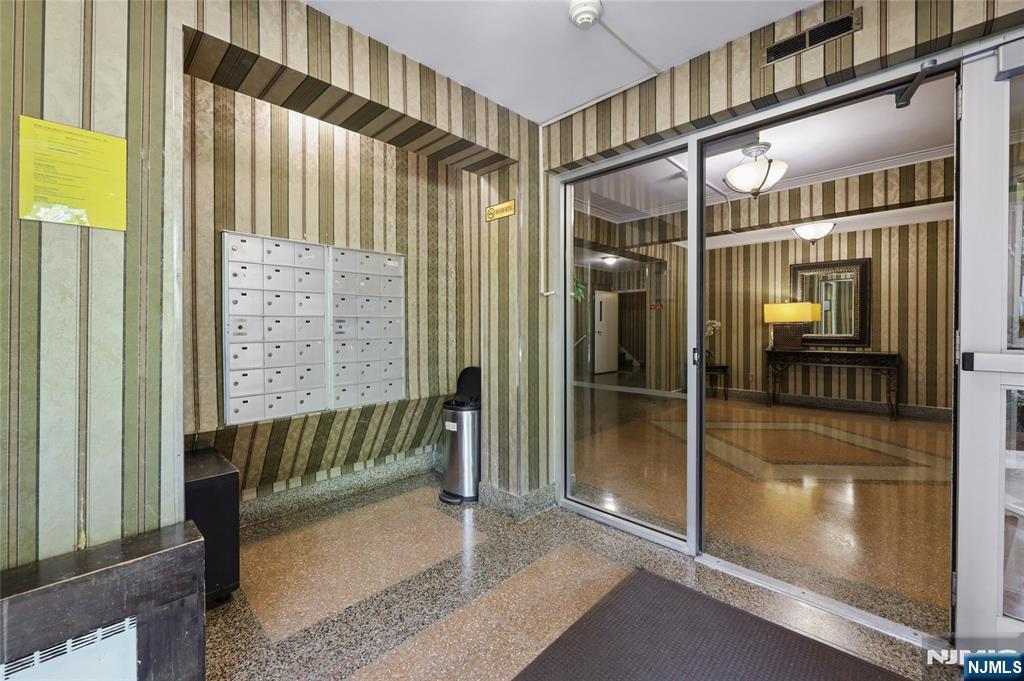 2320 Linwood Avenue 1F - Photo 4