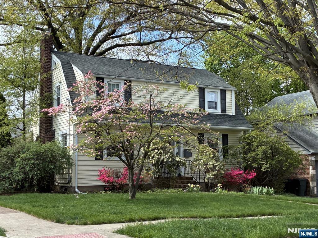 496 Tilden Ave, Teaneck, NJ 07666