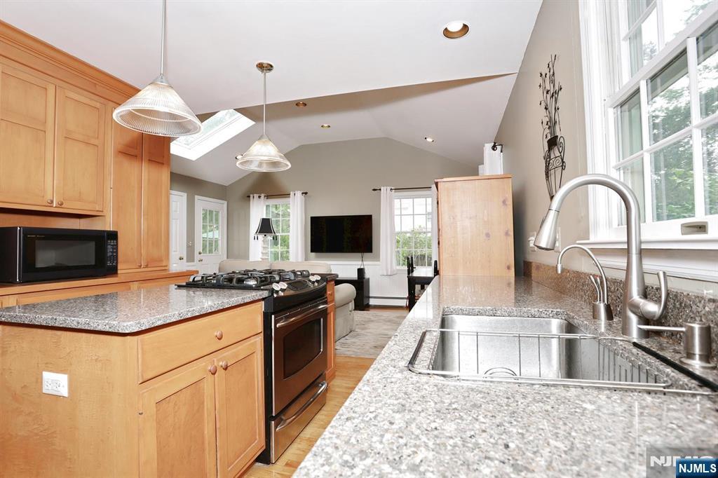 496 Tilden Avenue - Photo 5
