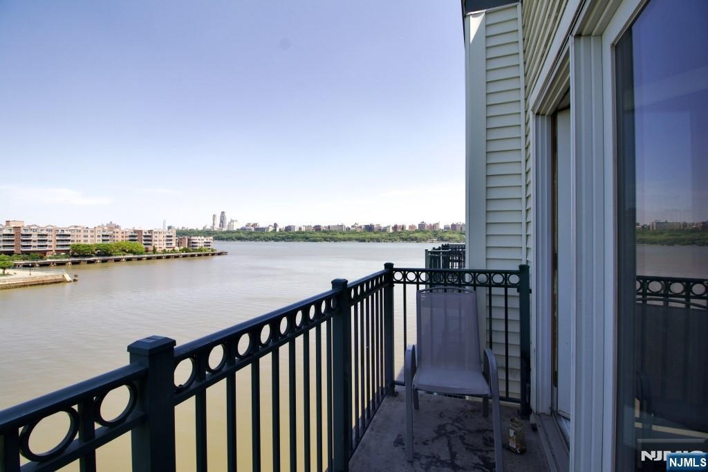 340 The Promenade - Photo 3