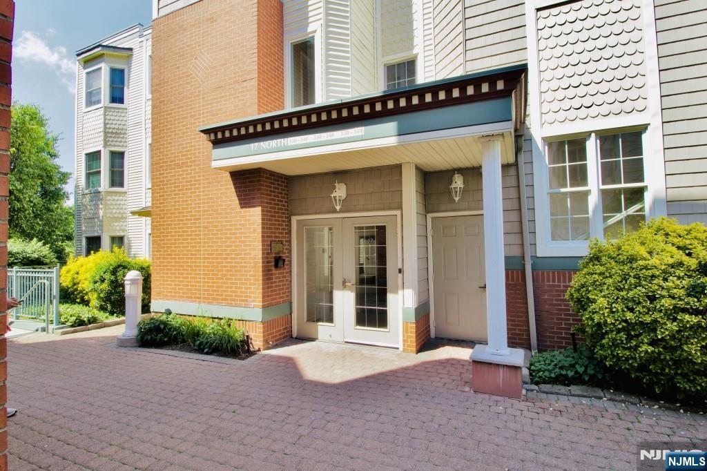 340 The Promenade - Photo 5