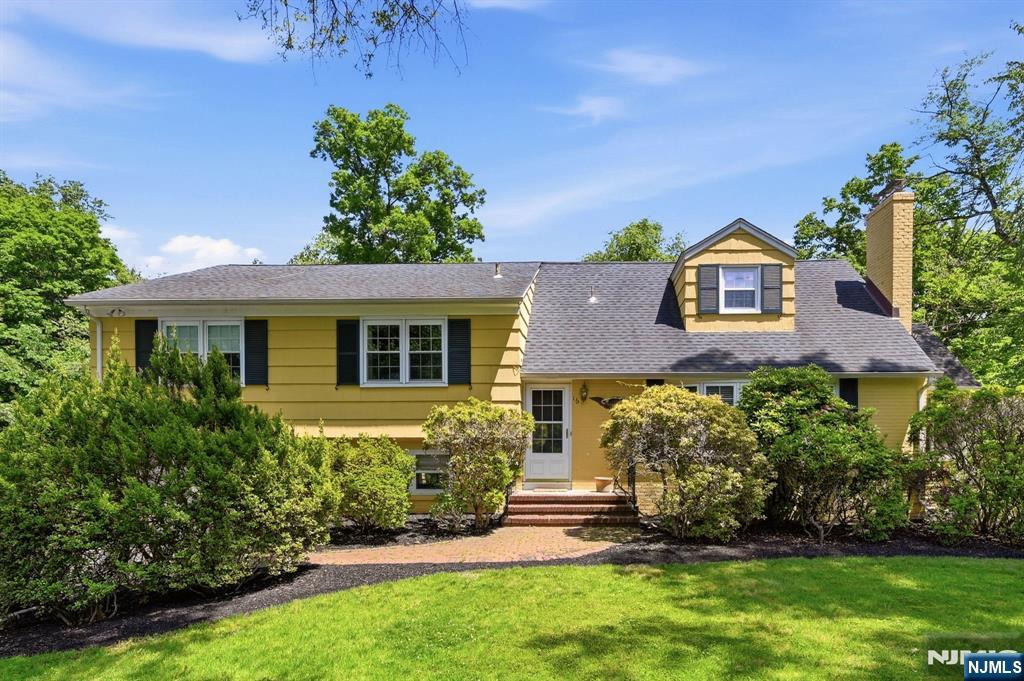 16 Pinecrest Drive - Photo 1