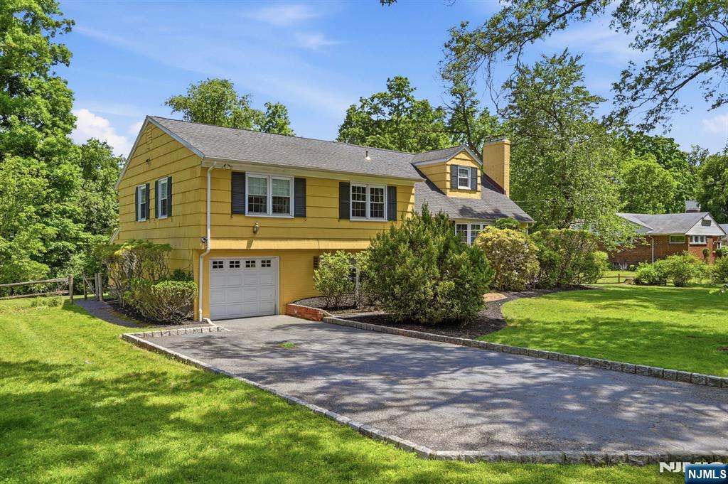 16 Pinecrest Drive - Photo 2