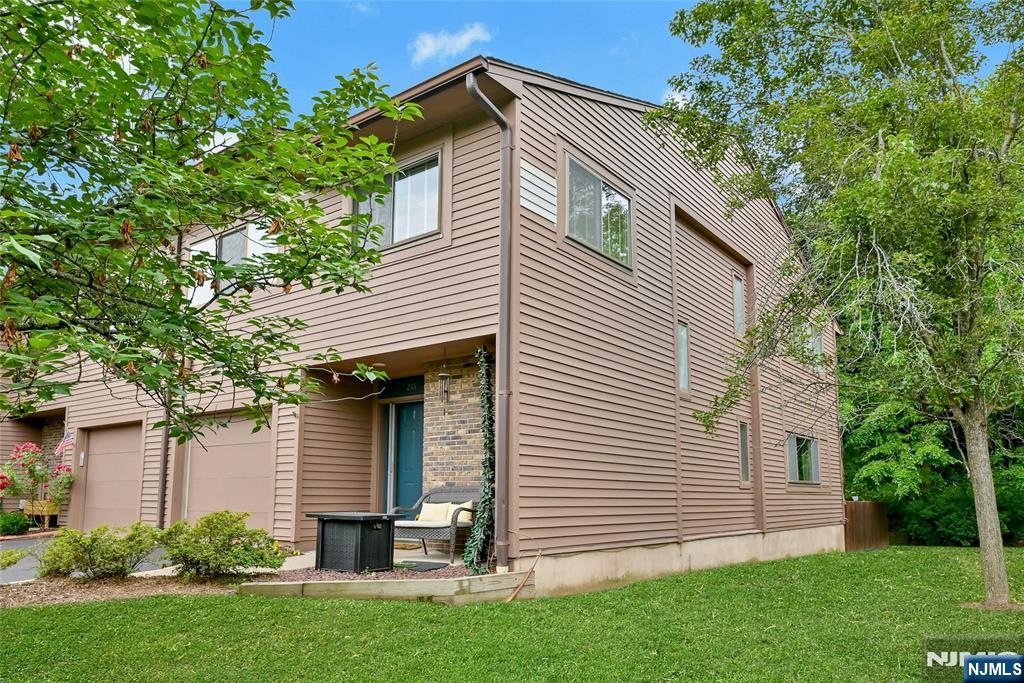 211 Yorktowne Ct #211F, Twp Of Washington, NJ 07676