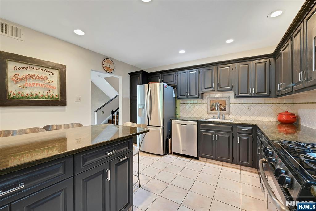211 Yorktowne Court 211F - Photo 3