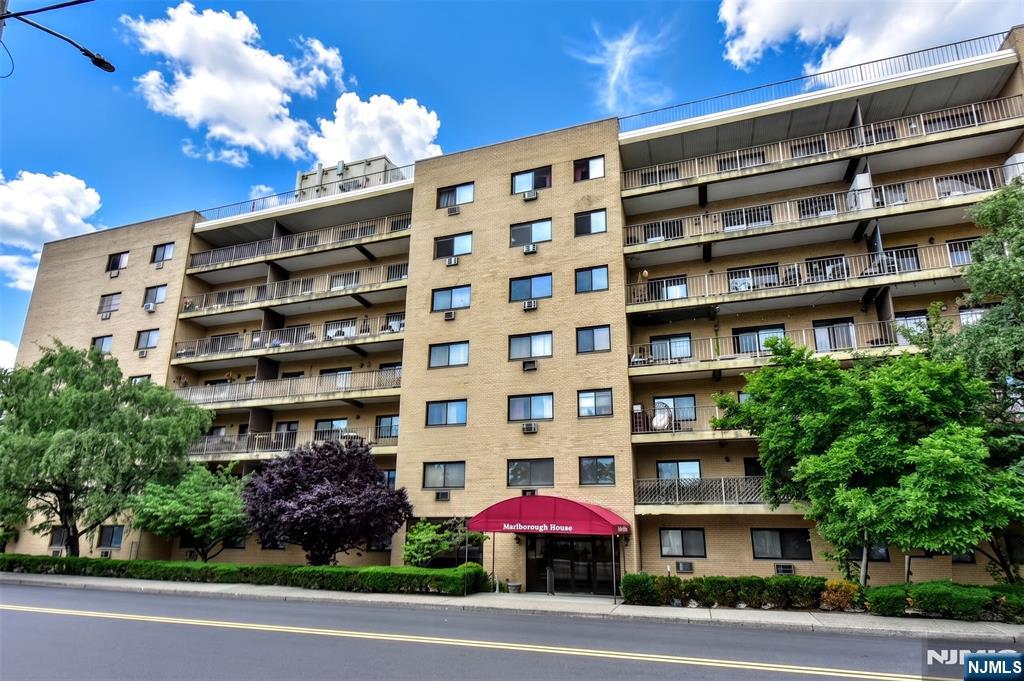 44 Main St #6F, Lodi, NJ 07644