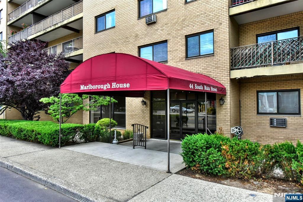 44 Main St #6F, Lodi, NJ 07644