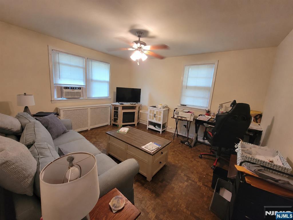 33 N Maple Avenue Apt 1 Left - Photo 4