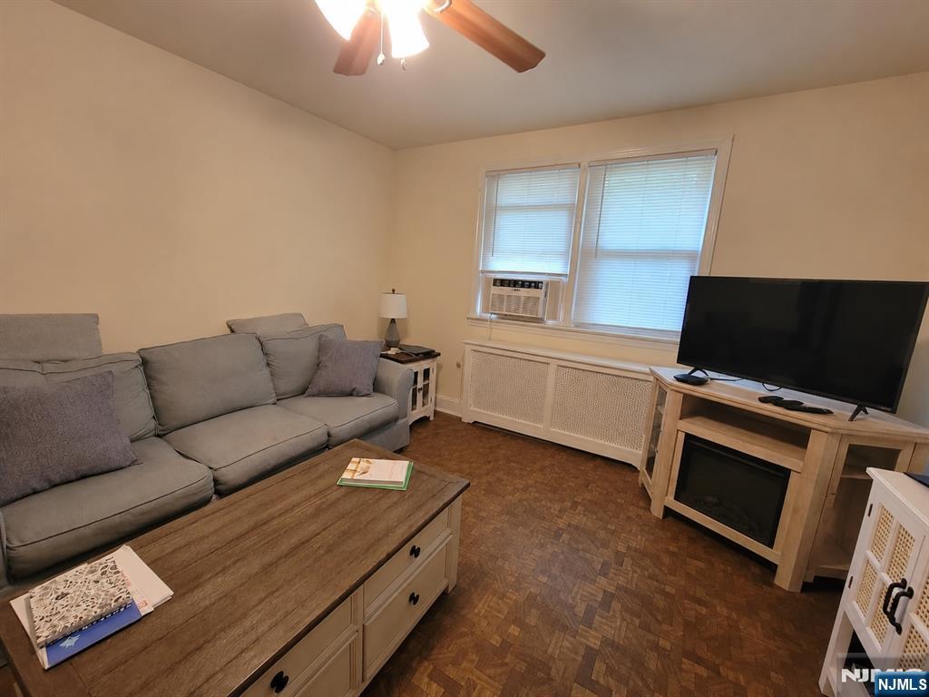 33 N Maple Avenue Apt 1 Left - Photo 5